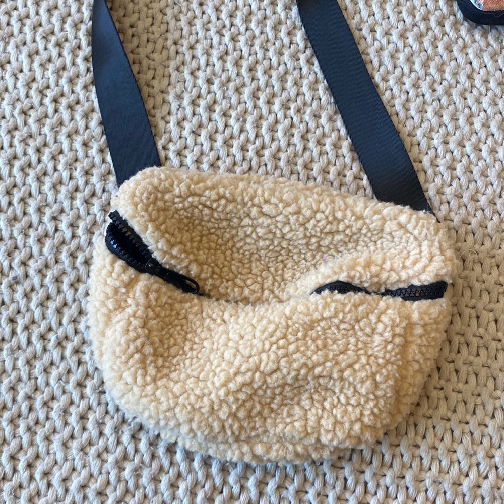 Fabletics Sherpa fanny pack